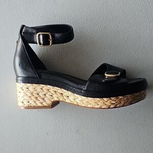 New Mettery Platform Sandal by Vince Camuto in Black, Size 7